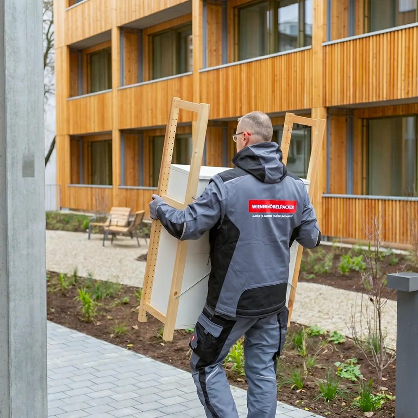 Möbel draußen transportieren