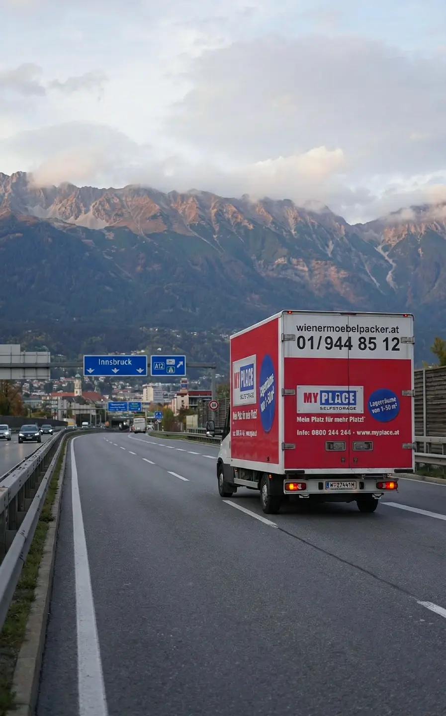 Wiener Möbelpacker LKW in Innsbruck
