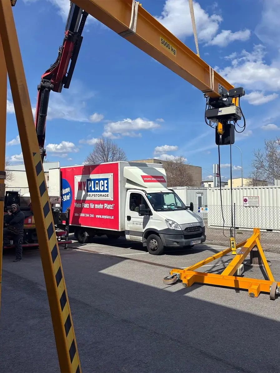 Schwertransport und Möbellift für Umzüge Wien–Kärnten