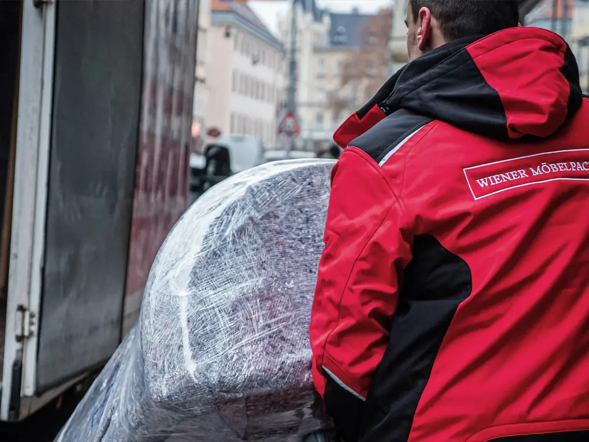 Sicher verpackte Möbel beim Transport