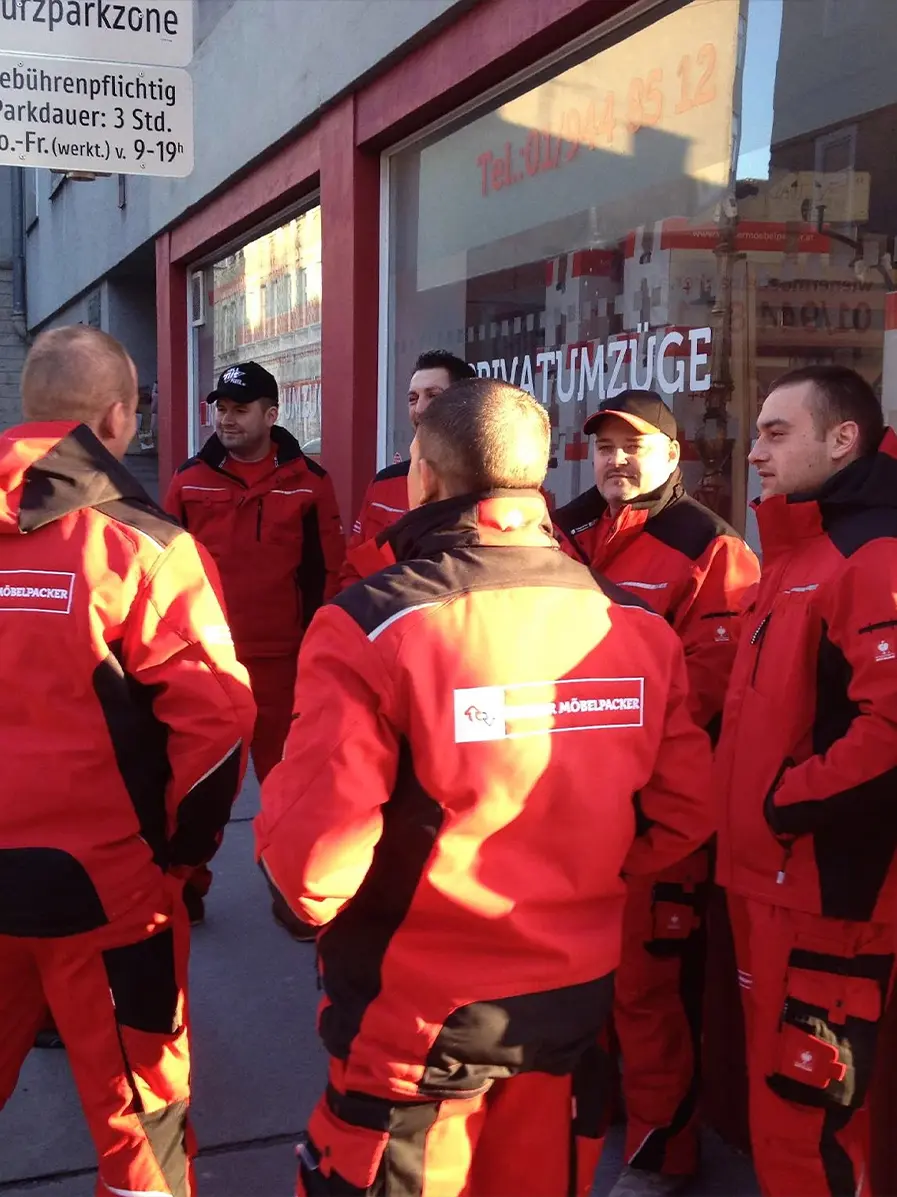 Umzugsteam bei der Einsatzplanung