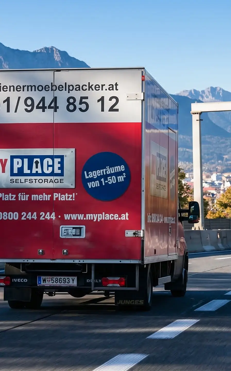 Umzugswagen auf Autobahn