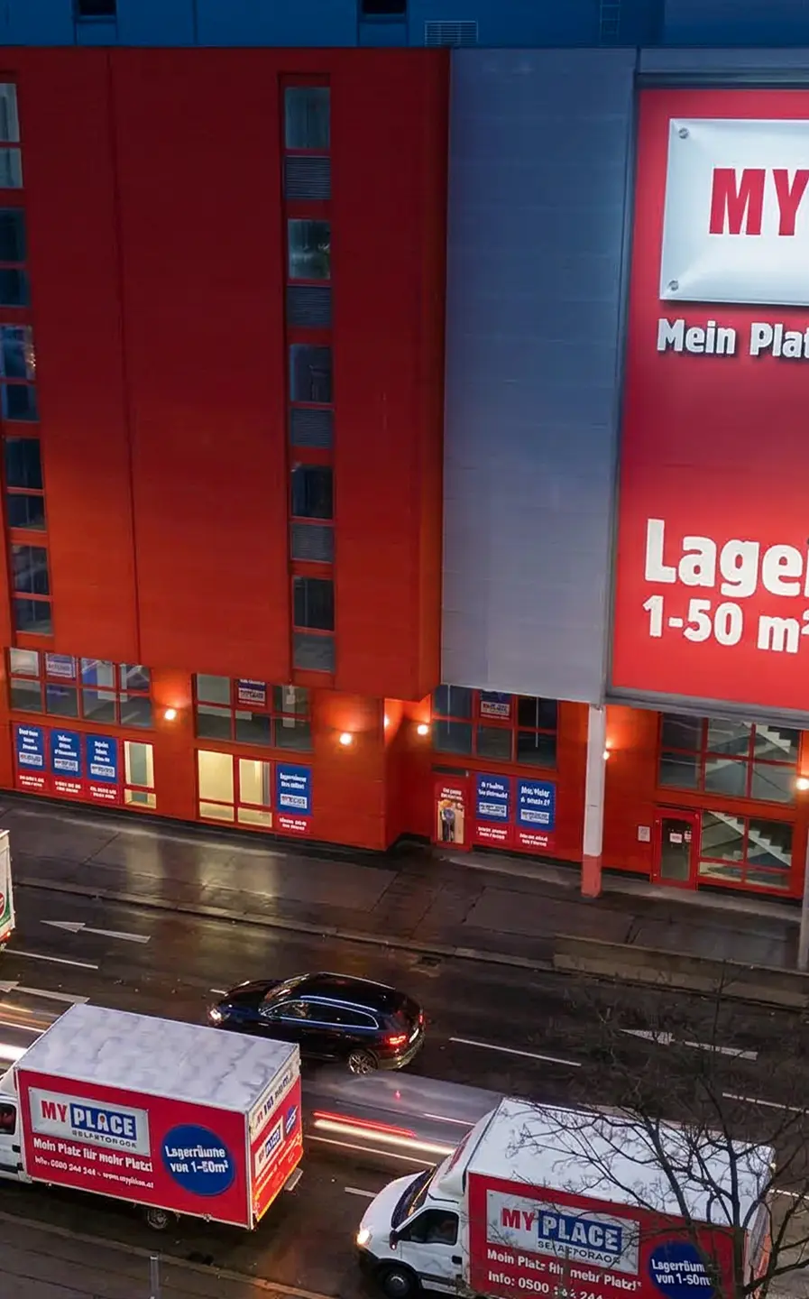 Umzugswagen vor Lager Wien